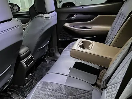 Hyundai Santa Fe 2023 года за 14 850 000 тг. в Астана – фото 2