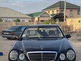 Mercedes-Benz E 320 2001 года за 2 600 000 тг. в Жанаозен – фото 3