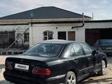 Mercedes-Benz E 320 2001 года за 2 600 000 тг. в Жанаозен – фото 5