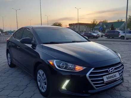 Hyundai Elantra 2018 года за 4 950 000 тг. в Уральск – фото 4