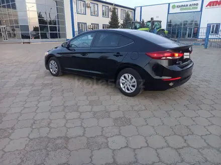 Hyundai Elantra 2018 года за 4 950 000 тг. в Уральск – фото 8