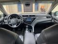 Toyota Camry 2018 годаүшін11 500 000 тг. в Атырау – фото 8
