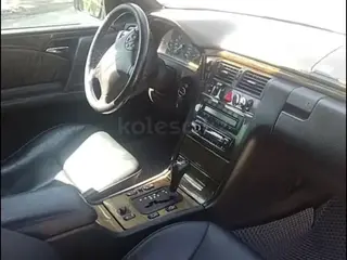 Mercedes-Benz E 280