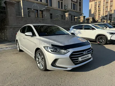 Hyundai Elantra 2018 года за 9 000 000 тг. в Астана – фото 2