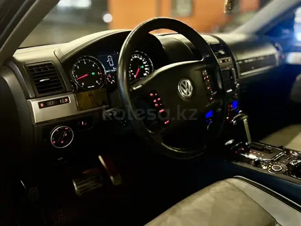 Volkswagen Touareg 2009 года за 8 700 000 тг. в Алматы – фото 23