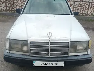 Mercedes-Benz E 230
