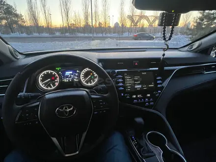 Toyota Camry 2019 года за 14 300 000 тг. в Астана – фото 8