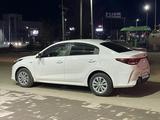 Kia Rio 2021 года за 8 300 000 тг. в Актобе – фото 2