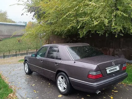 Mercedes-Benz E 220 1995 года за 3 000 000 тг. в Алматы – фото 7