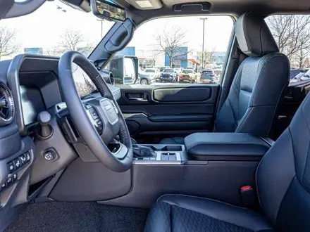 Toyota Land Cruiser Prado Luxe+ 2026 года за 48 700 000 тг. в Семей – фото 8