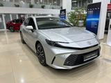 Toyota Camry Luxe eCVT 2025 года за 24 190 000 тг. в Алматы – фото 2