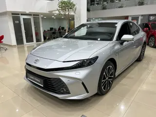 Toyota Camry Luxe eCVT