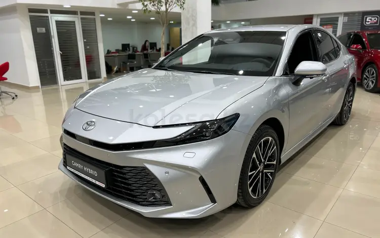 Toyota Camry Luxe eCVT 2025 года за 24 190 000 тг. в Алматы
