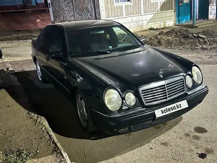 Mercedes-Benz E 280 1998 года за 2 500 000 тг. в Жезказган