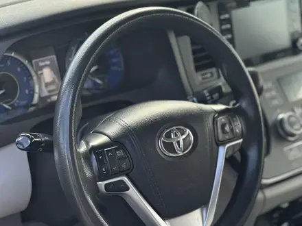 Toyota Sienna 2018 года за 10 000 000 тг. в Атырау – фото 12