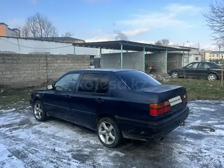 Volkswagen Vento 1993 года за 940 000 тг. в Тараз – фото 2