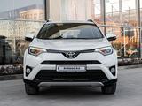 Toyota RAV4 2018 года за 11 990 000 тг. в Астана – фото 2