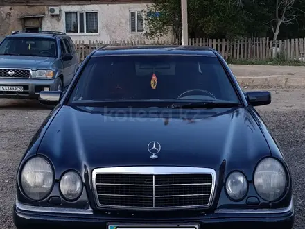 Mercedes-Benz E 320 1997 года за 3 350 000 тг. в Жезказган – фото 3