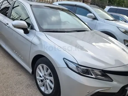 Toyota Camry 2022 года за 16 700 000 тг. в Актау – фото 4