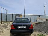 Mercedes-Benz C 200 1994 года за 800 000 тг. в Атырау – фото 2