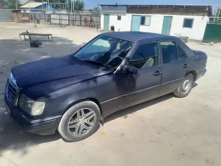 Mercedes-Benz E 260 1991 года за 800 000 тг. в Баканас – фото 2