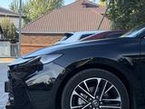 Toyota Camry 2024 года за 22 000 000 тг. в Атырау – фото 2