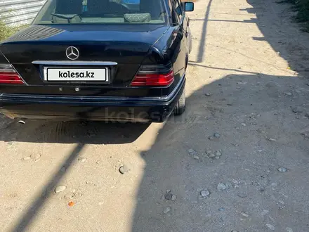 Mercedes-Benz E 220 1994 года за 1 800 000 тг. в Алматы