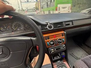 Mercedes-Benz E-Class, 1992