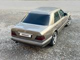 Mercedes-Benz E 320 1992 года за 1 200 000 тг. в Семей – фото 5