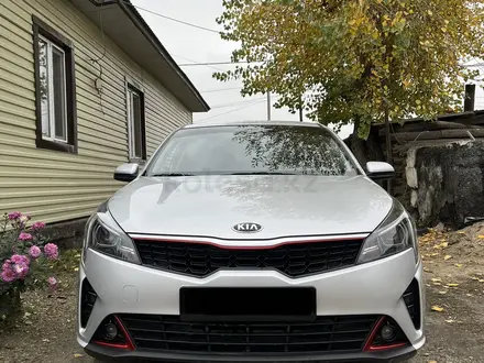 Kia Rio 2021 года за 7 600 000 тг. в Семей