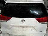 Крышка багажника на Toyota Sienna XL30 за 500 000 тг. в Тараз – фото 3