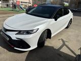 Toyota Camry 2022 года за 16 500 000 тг. в Уральск