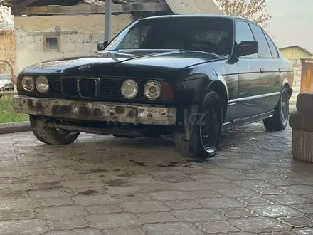 BMW 520 1989 года за 800 000 тг. в Алматы
