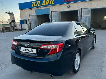 Toyota Camry 2014 года за 9 000 000 тг. в Жанаозен – фото 2