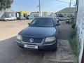 Volkswagen Passat 2002 годаfor2 000 000 тг. в Астана – фото 2