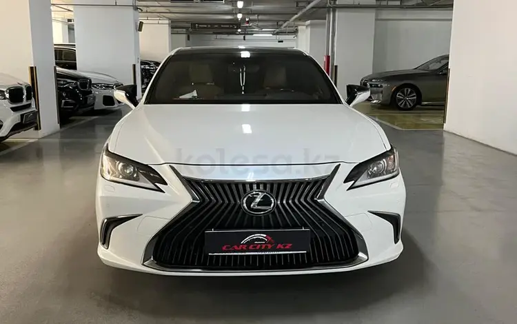 Lexus ES 250 2018 годаfor18 200 000 тг. в Астана