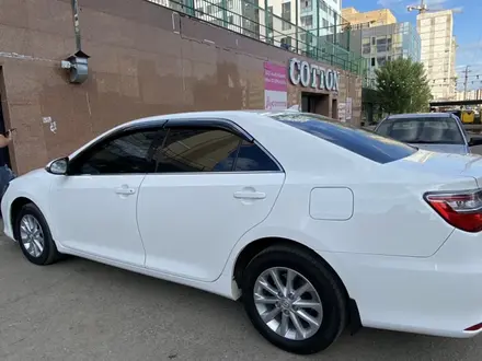 Toyota Camry 2015 года за 11 300 000 тг. в Астана – фото 2