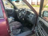 Honda CR-V 1997 года за 2 300 000 тг. в Усть-Каменогорск – фото 2