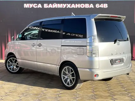 Toyota Voxy 2005 года за 4 000 000 тг. в Атырау – фото 9