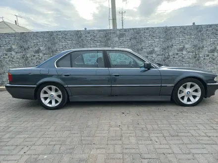 BMW 740 1999 года за 5 300 000 тг. в Туркестан