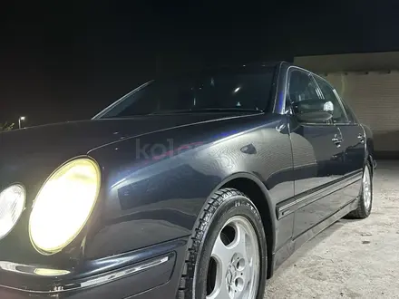 Mercedes-Benz E 320 2001 года за 4 500 000 тг. в Шымкент – фото 2