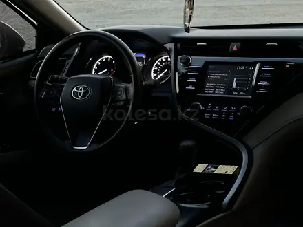 Toyota Camry 2019 года за 11 000 000 тг. в Кульсары – фото 12