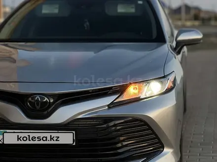 Toyota Camry 2019 года за 11 000 000 тг. в Атырау – фото 14