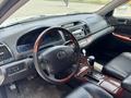 Toyota Camry 2005 года за 6 200 000 тг. в Актобе – фото 7
