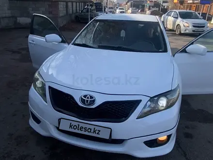 Toyota Camry 2010 года за 7 000 000 тг. в Семей – фото 2