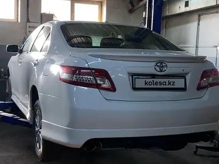 Toyota Camry 2010 года за 7 000 000 тг. в Семей – фото 3