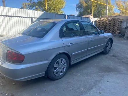 Hyundai Sonata 2003 года за 1 900 000 тг. в Караганда – фото 2