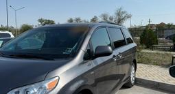 Toyota Sienna 2016 года за 15 500 000 тг. в Жанаозен – фото 5