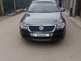 Volkswagen Passat 2006 годаүшін2 800 000 тг. в Алматы