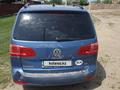 Volkswagen Touran 2010 года за 3 200 000 тг. в Семей – фото 2